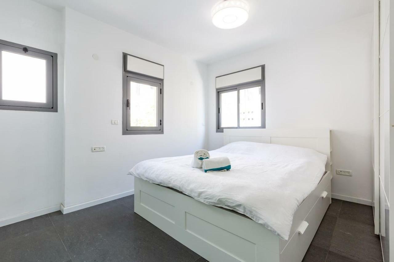 Chung cư 75 m² 2 phòng ngủ, 2 phòng tắm riêng ở Bãi biển Tel Aviv Ngoại thất bức ảnh