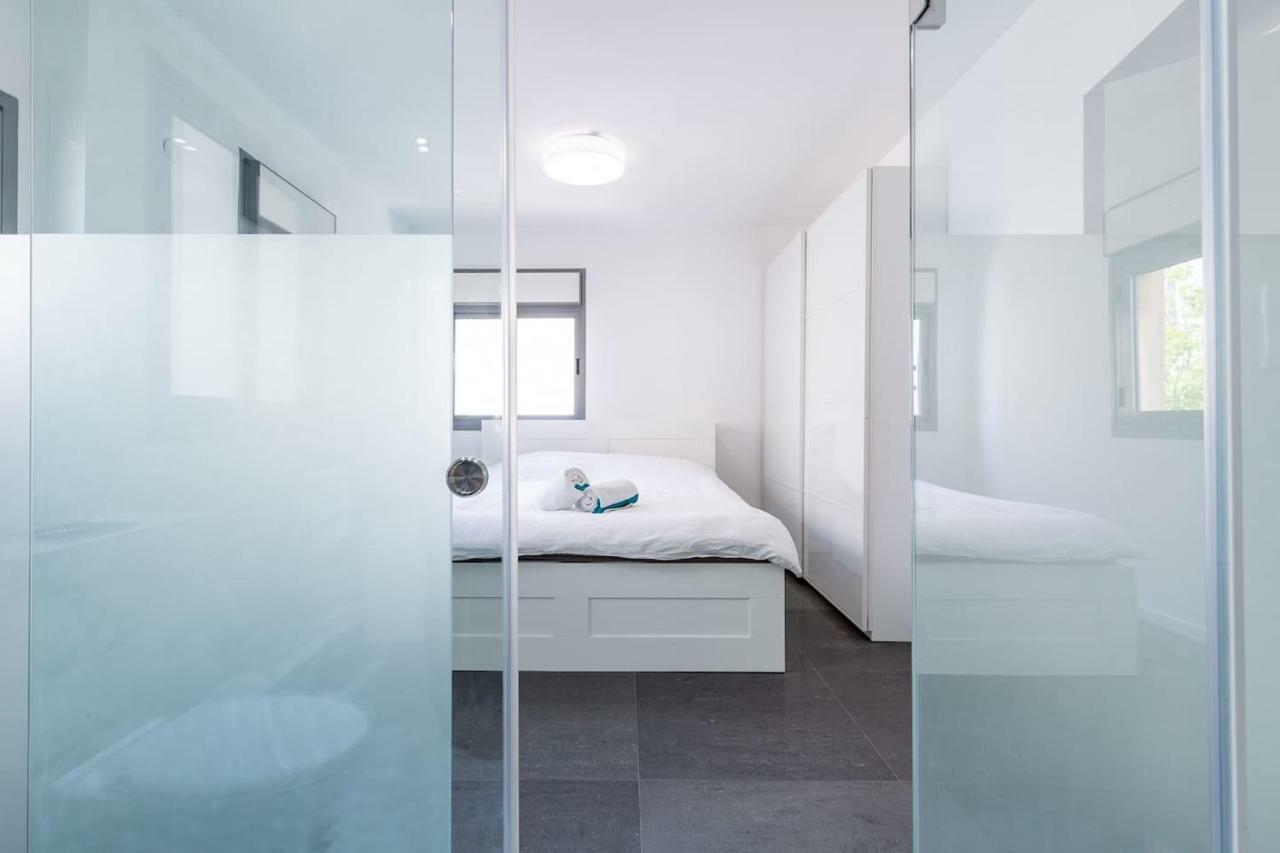 Chung cư 75 m² 2 phòng ngủ, 2 phòng tắm riêng ở Bãi biển Tel Aviv Ngoại thất bức ảnh
