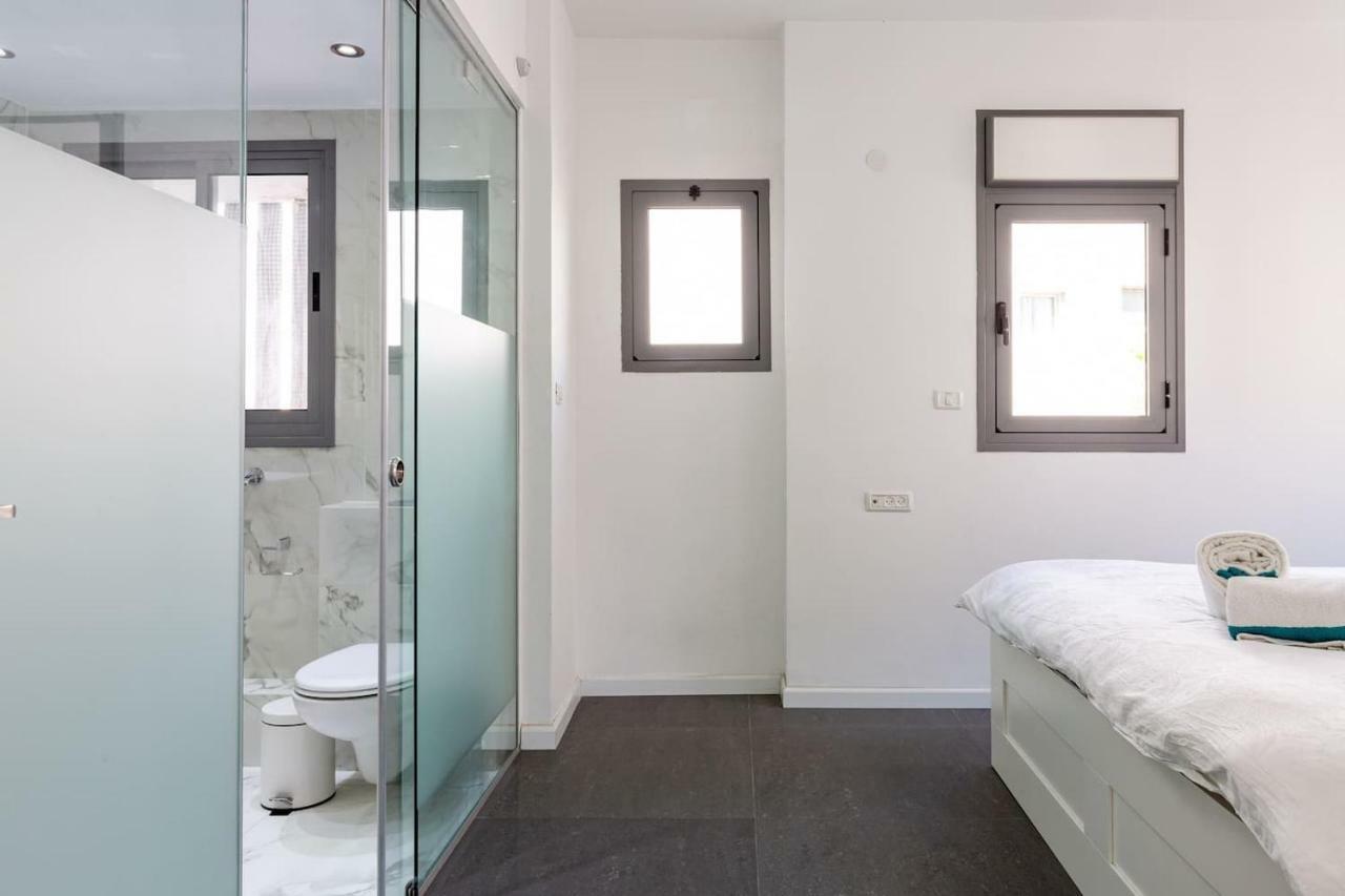 Chung cư 75 m² 2 phòng ngủ, 2 phòng tắm riêng ở Bãi biển Tel Aviv Ngoại thất bức ảnh