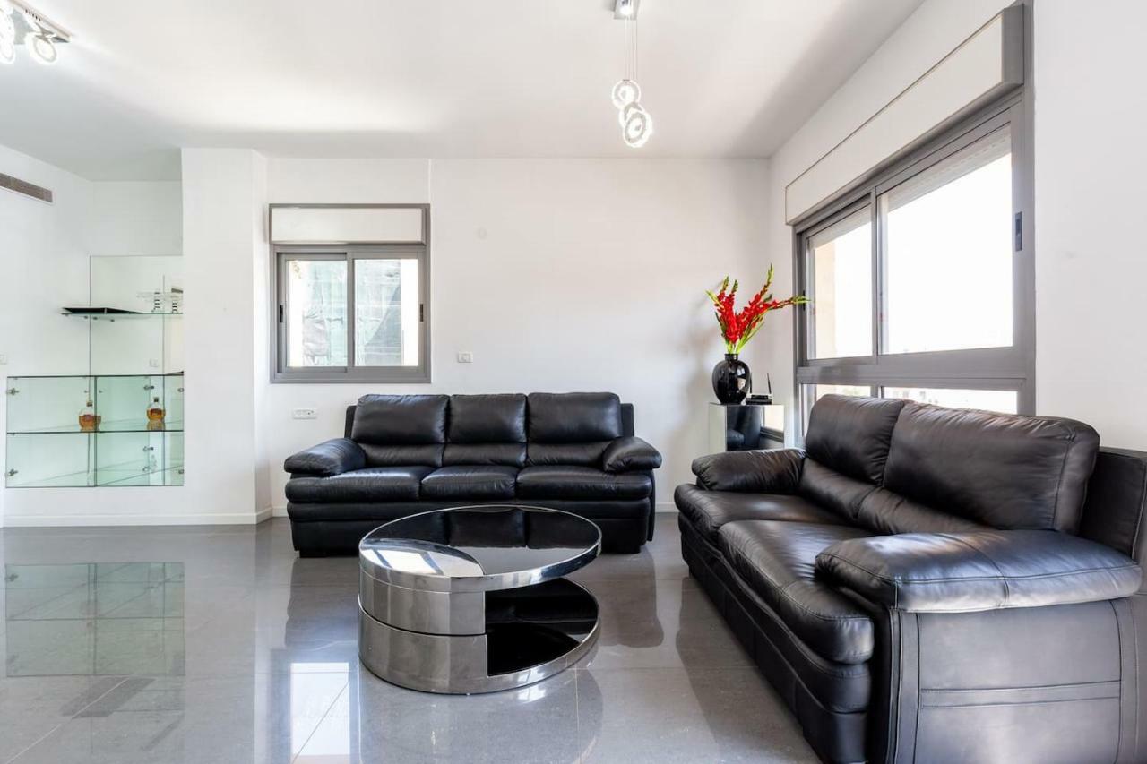 Chung cư 75 m² 2 phòng ngủ, 2 phòng tắm riêng ở Bãi biển Tel Aviv Ngoại thất bức ảnh