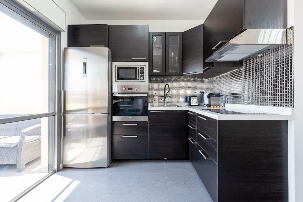Chung cư 75 m² 2 phòng ngủ, 2 phòng tắm riêng ở Bãi biển Tel Aviv Ngoại thất bức ảnh