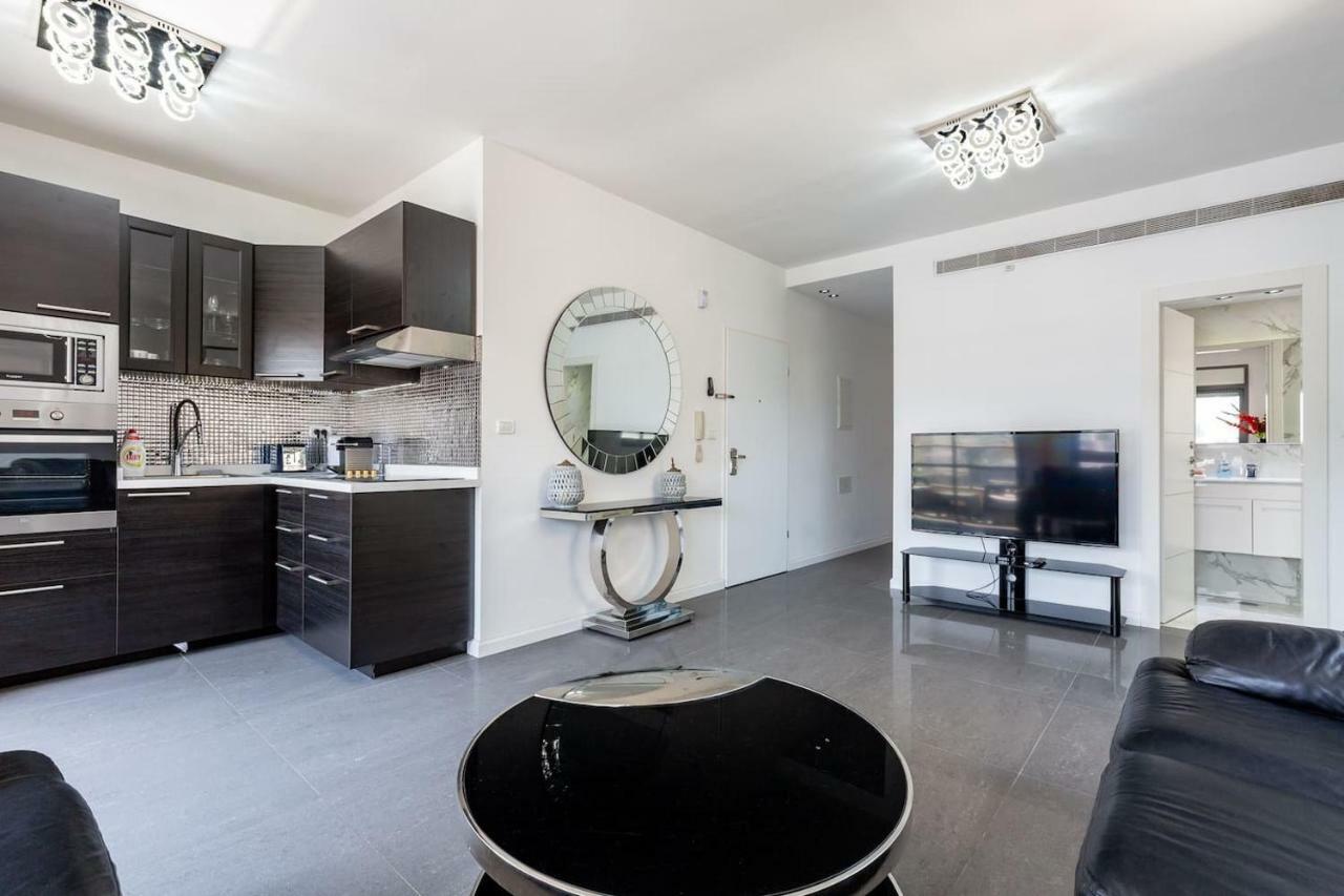 Chung cư 75 m² 2 phòng ngủ, 2 phòng tắm riêng ở Bãi biển Tel Aviv Ngoại thất bức ảnh