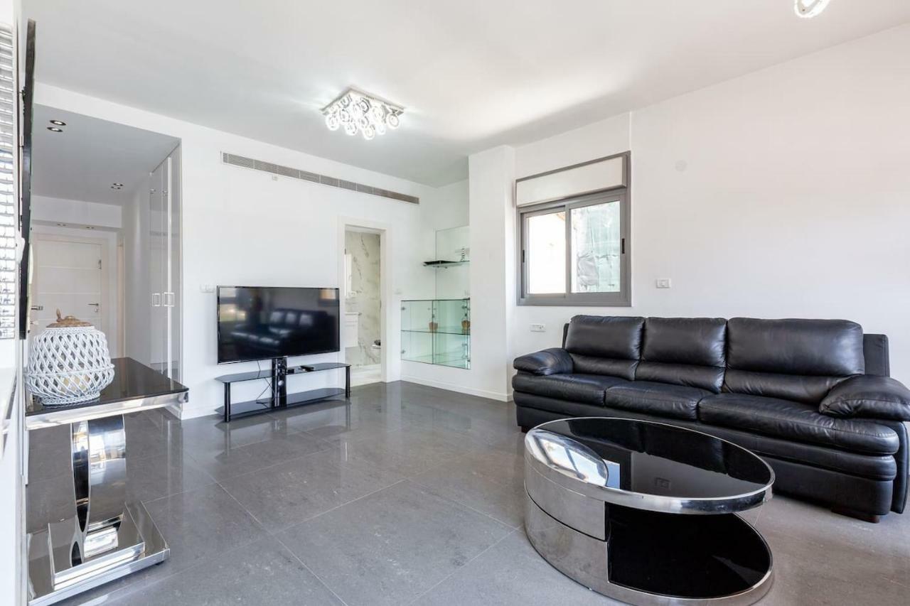 Chung cư 75 m² 2 phòng ngủ, 2 phòng tắm riêng ở Bãi biển Tel Aviv Ngoại thất bức ảnh